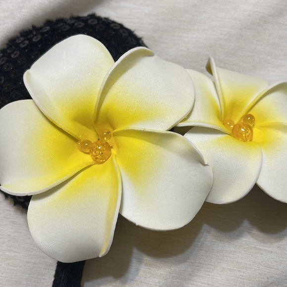 Aulani minnie mouse ears in new condition 🌺 - Picture 3 of 6